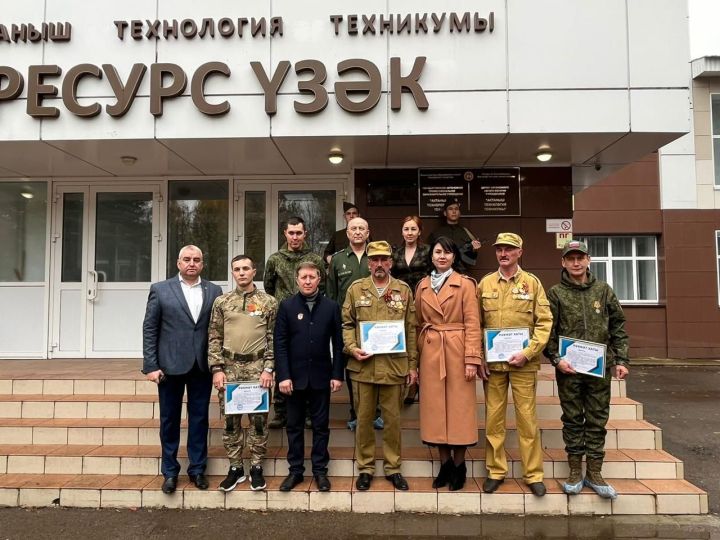 «Ягез әле, егетләр!»: Технология техникумында СВОда һәлак булган Раил Надриев истәлегенә ярыш узды (фотолар, видео)