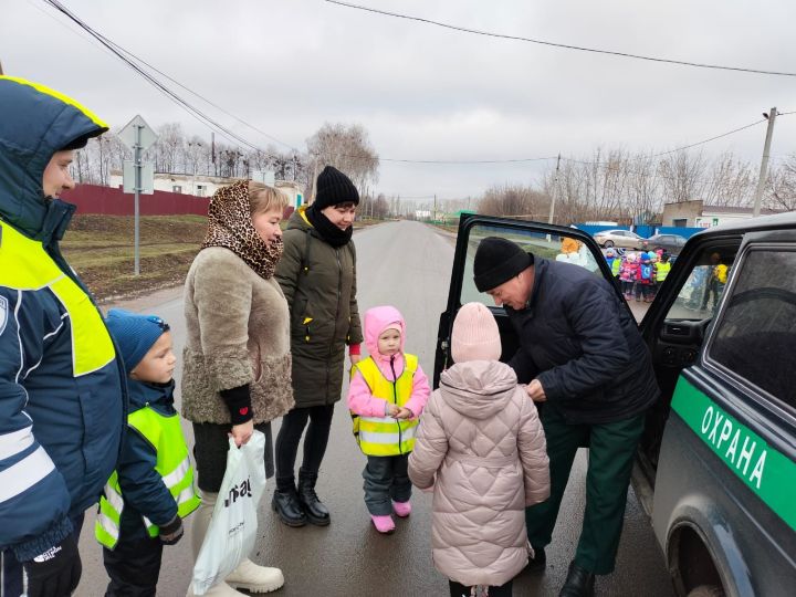 Юл фаҗигаләрендә һәлак булучыларны искә алабыз: Яңа Әлем бакчасы нәниләре акциягә кушылды