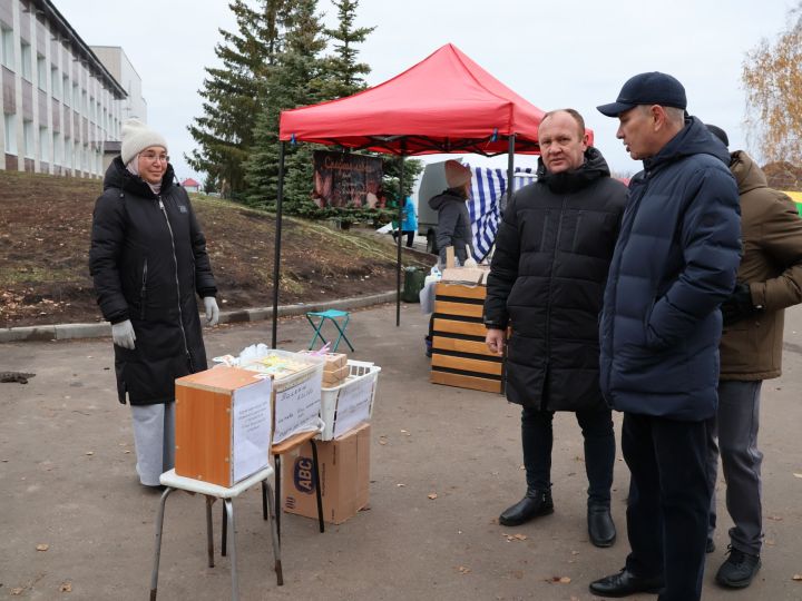 Ярминкәгә рәхим итегез: Актанышта Халыклар бердәмлеге көненә багышланган сәүдә бәйрәме уза