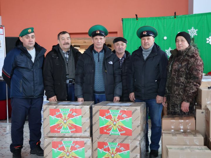 Чик сакчысы булып хезмәт иткән егетләр махсус хәрби операциядәге гаскәрдәшләренә гуманитар ярдәм озатты