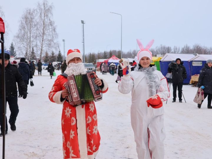 Районыбыз башлыгы Ленар Зарипов Яңа ел ярминкәсе барышы белән танышты