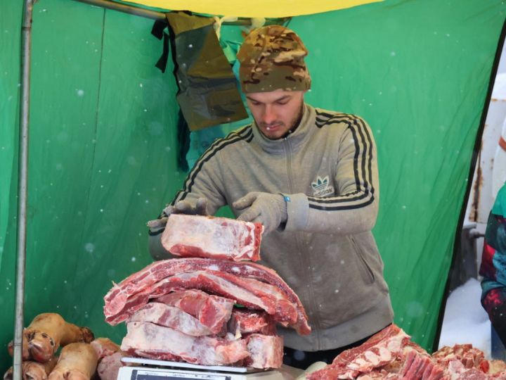 Районыбыз башлыгы Ленар Зарипов Яңа ел ярминкәсе барышы белән танышты