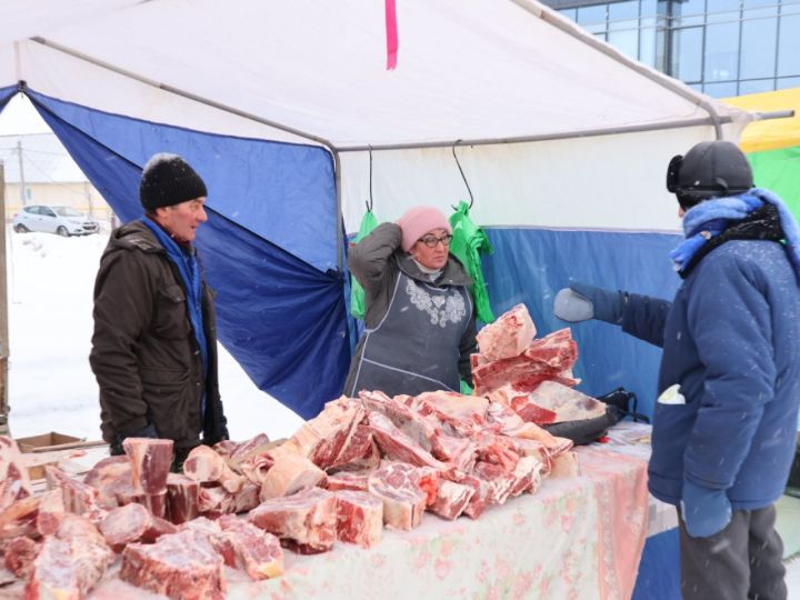 Районыбыз башлыгы Ленар Зарипов Яңа ел ярминкәсе барышы белән танышты