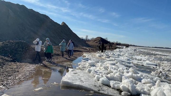 Агыйделдә боз кузгалды (фото һәм видеолар)