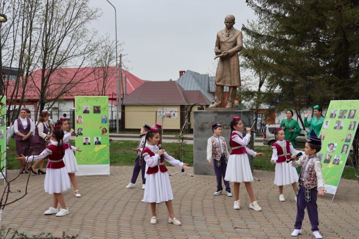 Әлеге минутларда Габдулла Тукай һәйкәле янында районкүләм шигърият бәйрәме башланды