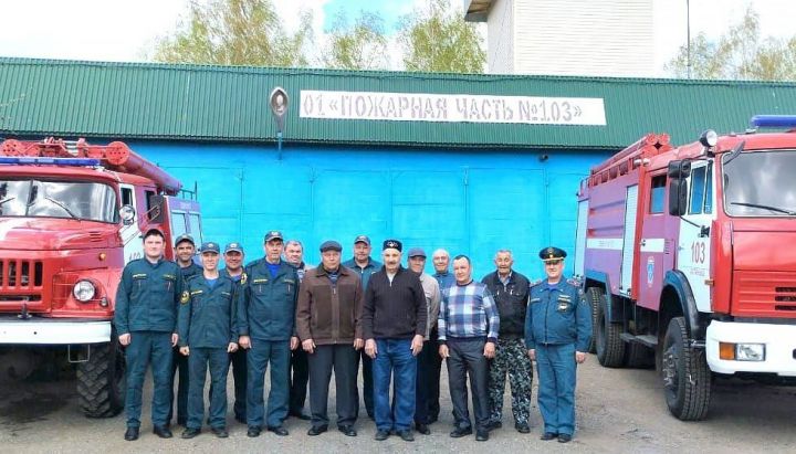 Ленар Зарипов янгын сагы хезмәткәрләрен, ветераннарны һөнәри бәйрәмнәре белән котлады