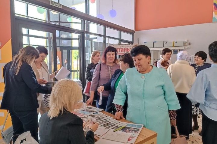 Районыбыз укытучылары Абунәче көнендә «Актаныш таңнары» газетасына язылды