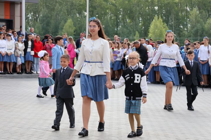 Сәләтле балалар өчен гуманитар гимназия-интернатның Белем бәйрәменнән безнең фоторепортаж