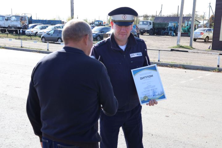 «Автобабай» булып икенче ел рәттән Рөстәм Раянов таныла