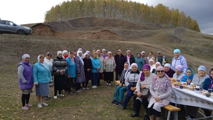 Картаямыни соң йөрәк: Киров авылы өлкәннәре сәяхәт кылды