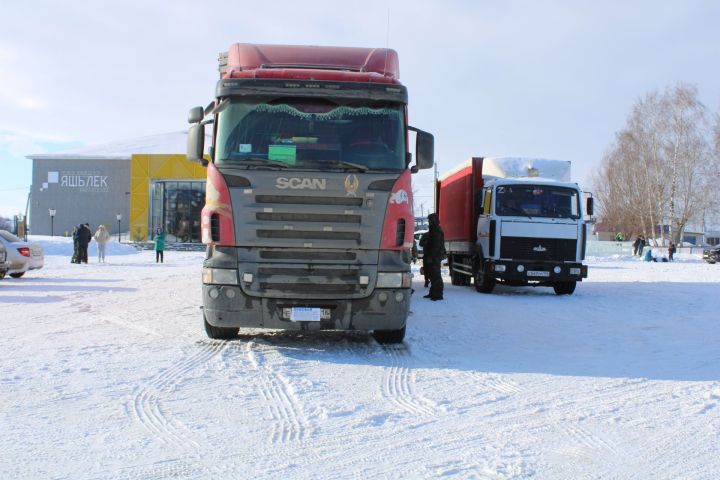 Актаныш районы халкы махсус хәрби операциядәге егетләргә унынчы гуманитар ярдәм озата