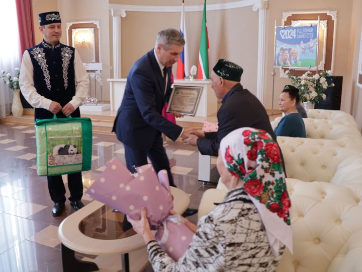 Матур гаилә- ил терәге: Аеш авылыннан Мөдәллиф һәм Рәфига Галимәрдәновлар зөбәрҗәт туйларын каршылады (фотолар)