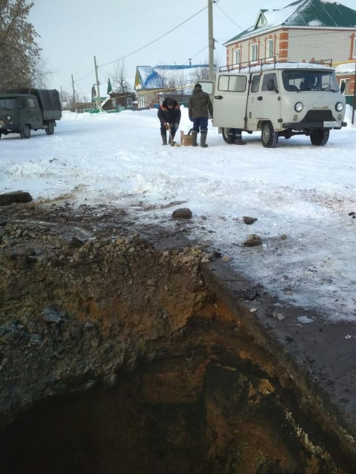 Мари Суыксу авылында су трассасында төзекләндерү эшләре бара