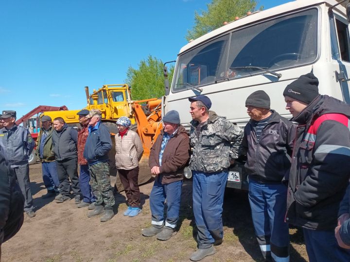 Терлек азыгын әзерләргә техникабыз төзекме- министрлык һәм район җитәкчеләре хуҗалыкларны тикшерде