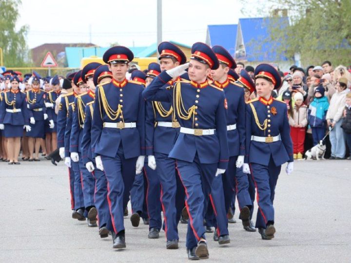 Җиңү парадында мәйданнан беренче тапкыр балалар бакчалары нәниләре үтте