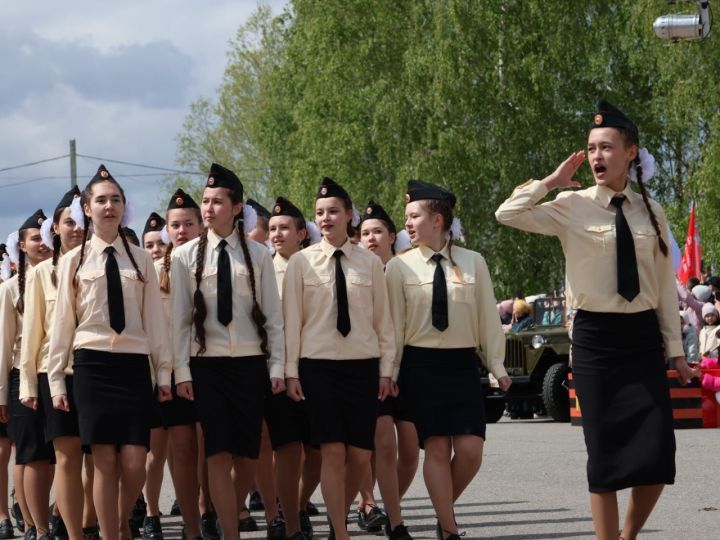 Җиңү парадында мәйданнан беренче тапкыр балалар бакчалары нәниләре үтте