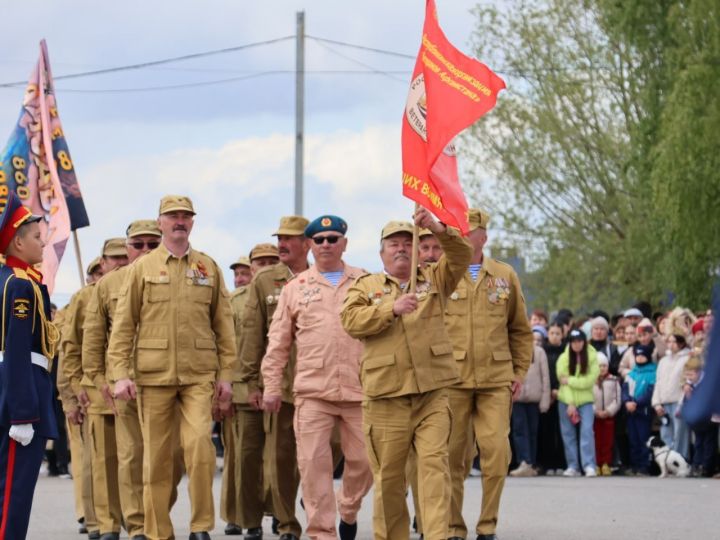 Җиңү парадында мәйданнан беренче тапкыр балалар бакчалары нәниләре үтте