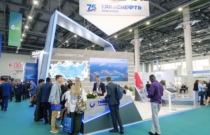 Стенд ПАО «Транснефть» на выставке «TatOilExpo-2024» осмотрел Рустам Минниханов