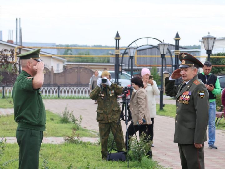 Актанышның «Җиңү» паркында Германиядә хәрби хезмәттә булган райондашларга багышлап һәйкәл ачылды