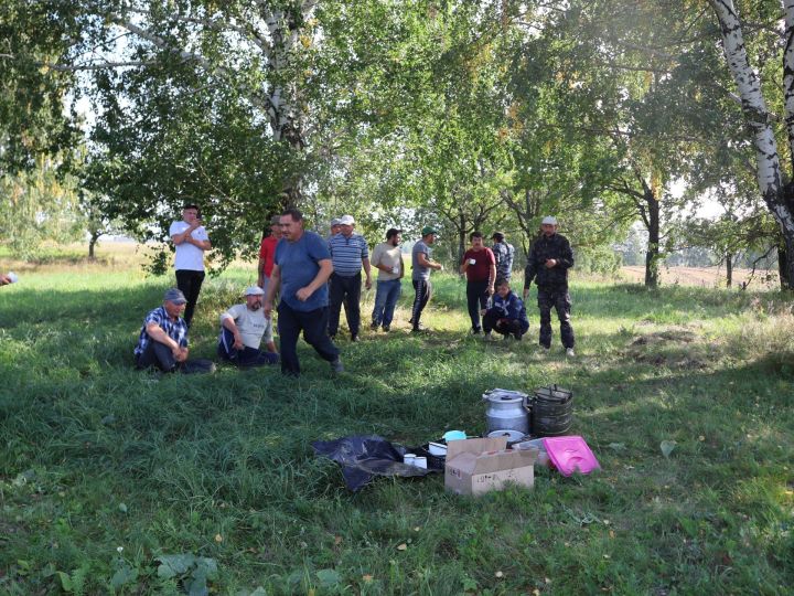 Актаныш район мәдәният йортының агитбригада труппасы «Алмазагротрейд» уңганнарын ял иттерде