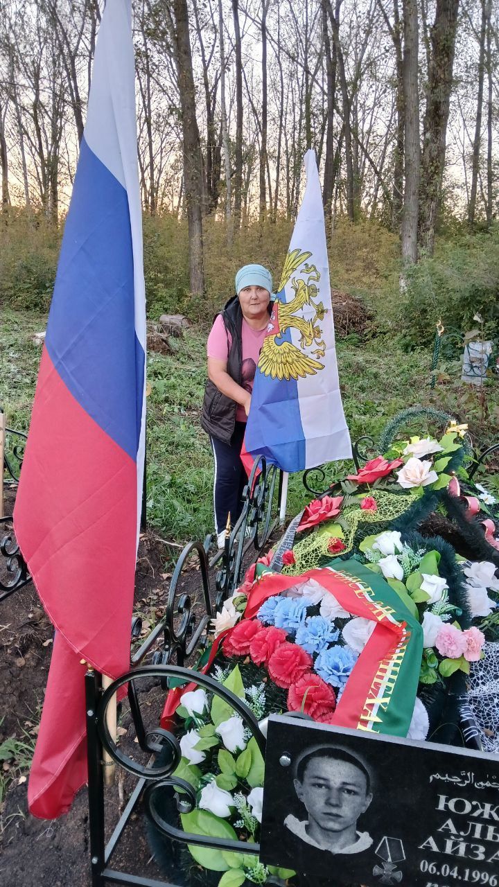 «Без бергә» волонтерлары махсус хәрби операциядә һәлак булган Актаныш районы сугышчыларын искә алды