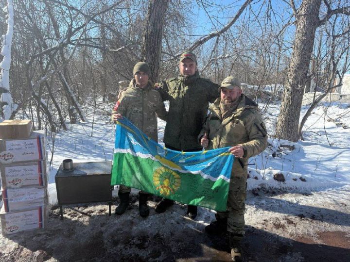 Махсус хәрби операциягә гуманитар йөк илтүче Руслан Ханов якташ сугышчылардан кайнар сәлам җиткерә